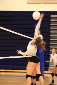 Jane Townshend approaches for a big kill against Mclean. Photo courtesy of Jeremy Canon