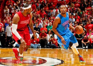 Kevin Durant goes head to head with Lebron James. (Issac Baldizon/Getty Images)