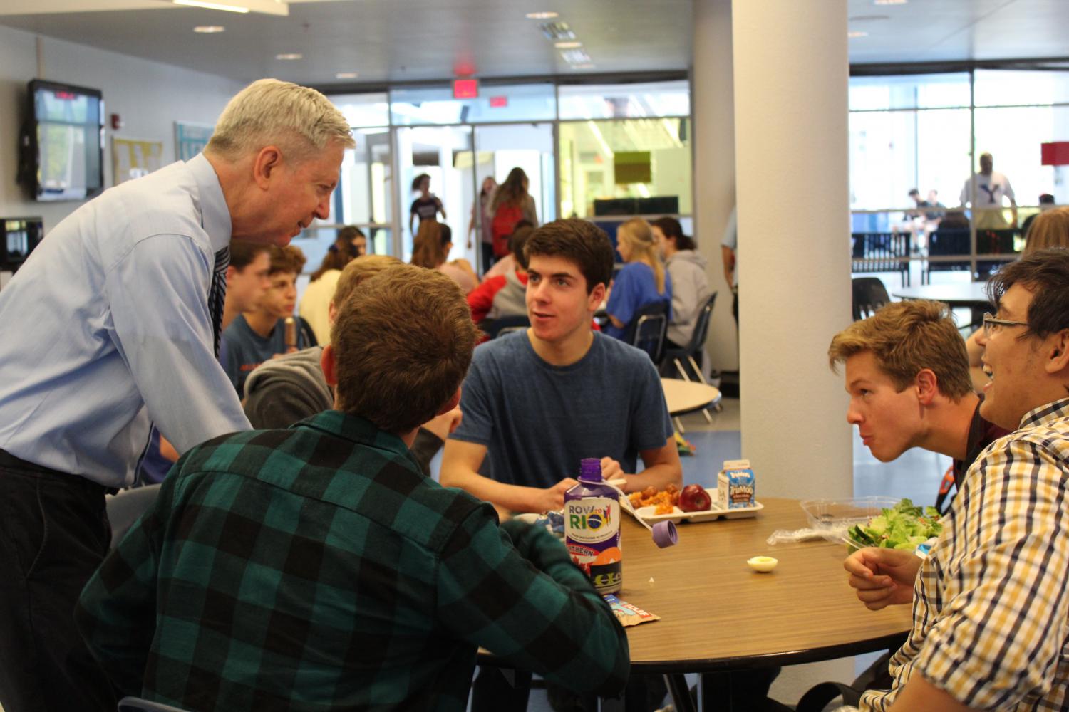 Pasi interacts with students at lunch