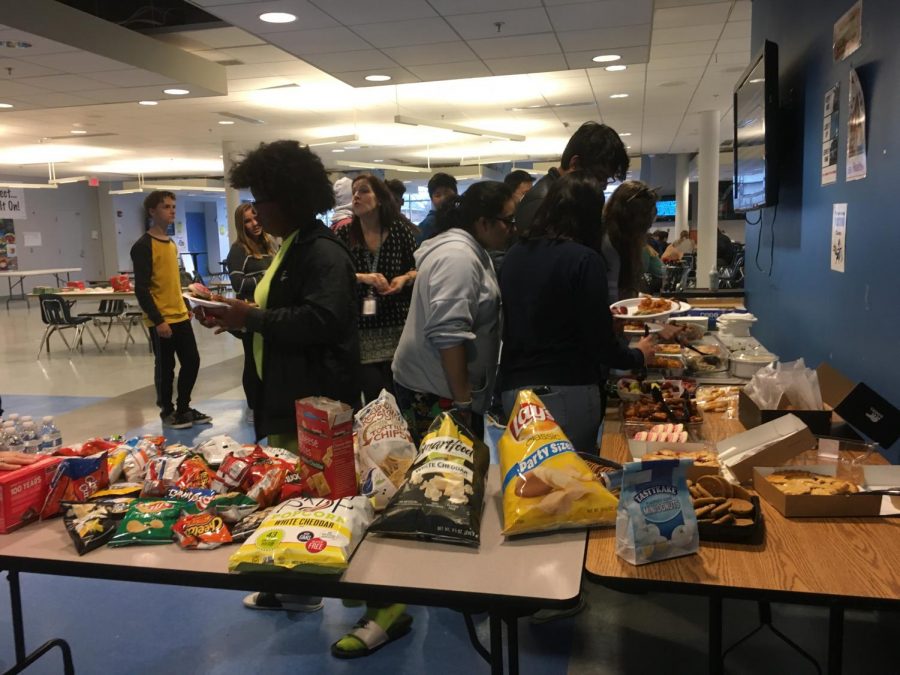 Students grabbing food at the Unity Potluck