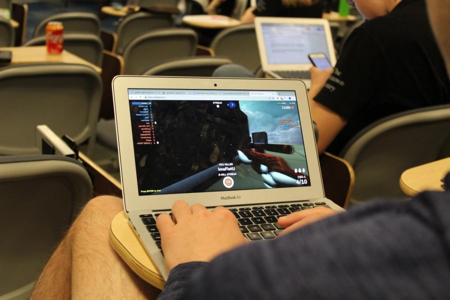 Many students play games on their computer during class.