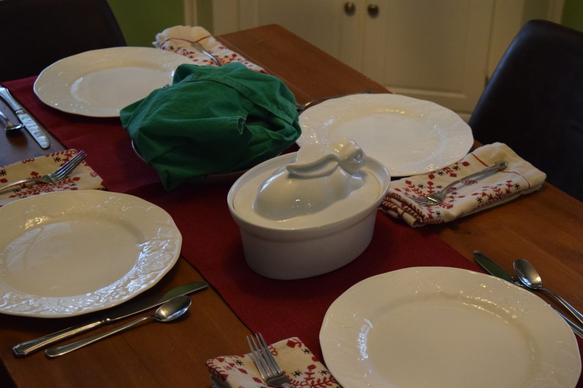 A Guide To Navigating Holiday Family Dinners